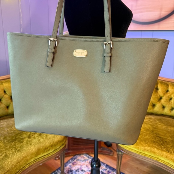 Michael Kors Jet Set Travel Tote In Olive Green - Picture 3 of 11